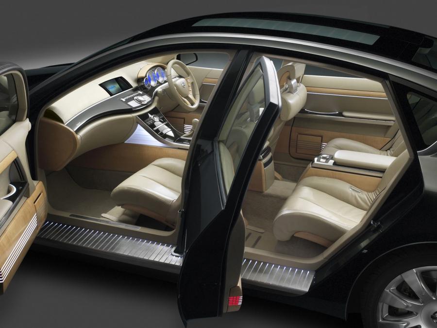 Интерьер Nissan Fuga Concept (WY50) 2003 года  (фото 8 из 10)